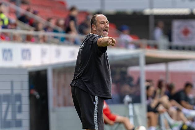 Freisteller von Frank Schmidt (1.FC Heidenheim, Chef-Trainer) energisch Anweisungen, GER, 1. FC Heidenheim vs. FC Ingolstadt, Fußball, Max-Liebhaber-Pokal, 2026 2027, 01.08.2026, DFL DFB REGULATIONS PROHIBIT ANY USE OF PHOTOGRAPHS AS IMAGE SEQUENCES AND OR QUASI-VIDEO, GER, 1. FC Heidenheim vs. FC Ingolstadt, Fußball, Max-Liebhaber-Pokal, 2026 2027, 01.08.2026 Heidenheim *** Close-up by Frank Schmidt: 1 FC Heidenheim, Head Coach giving energetic instructions, GER, 1 FC Heidenheim vs. FC Ingolstadt, Soccer, Max Liebhaber Cup, 2026–2027, August 1, 2026, DFL and DFB regulations prohibit any use of photographs as image sequences and or quasi-video, GER, 1 FC Heidenheim vs. FC Ingolstadt, soccer, Max Liebhaber Cup, 2026–2027, August 1, 2026, Heidenheim Copyright: xEibner-Pressefoto JanixPlessx EP_JPL