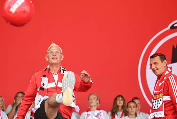 01.08.2026, xophax, Fussball 1.Bundesliga, 1.FC Koeln Saisoneröffnung beim 1.FC Köln am Rhein Energie Stadion. Mannschaft wird den Fans vorgestellt. Vorstand Jörg Alvermann und Ulf Sobel , rechts ( 1.FC Köln ). Köln *** August 1, 2026, xophax, Soccer, Bundesliga 1, 1. FC Köln Season opener for 1. FC Köln at the Rhein Energie Stadium; the team is introduced to the fans; board members Jörg Alvermann and Ulf Sobel, right: 1. FC Köln, Cologne
