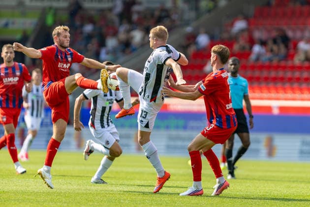 Harter Zweikampf Tim Siersleben (1.FC Heidenheim, 04) Lars Lokotsch (FC Ingolstadt 04, 13) Jan Schoeppner (1.FC Heidenheim, 03) hohes gestrecktes Bein, GER, 1. FC Heidenheim vs. FC Ingolstadt, Fußball, Max-Liebhaber-Pokal, 2026 2027, 01.08.2026, DFL DFB REGULATIONS PROHIBIT ANY USE OF PHOTOGRAPHS AS IMAGE SEQUENCES AND OR QUASI-VIDEO, GER, 1. FC Heidenheim vs. FC Ingolstadt, Fußball, Max-Liebhaber-Pokal, 2026 2027, 01.08.2026 Heidenheim *** Fierce tackle: Tim Siersleben (1 FC Heidenheim), Lars Lokotsch (FC Ingolstadt 04), Jan Schoeppner (1 FC Heidenheim), leg raised high, GER, 1 FC Heidenheim vs. FC Ingolstadt, Soccer, Max Liebhaber Cup, 2026–2027, August 1, 2026, DFL and DFB regulations prohibit any use of photographs as image sequences and or quasi-video, GER, 1 FC Heidenheim vs. FC Ingolstadt, soccer, Max Liebhaber Cup, 2026–2027, August 1, 2026, Heidenheim Copyright: xEibner-Pressefoto JanixPlessx EP_JPL