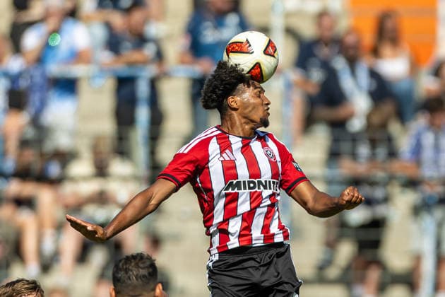 Sam McCallum (Sheffield United FC) controls the ball during the pre-season friendly match between VfL Bochum and Sheffield United at Vonovia Ruhrstadion on August 1, 2026 in Bochum, Germany. (Photo by Mario Hommes DeFodi Images) - *** Sam McCallum of Sheffield United FC controls the ball during the preseason friendly match between VfL Bochum and Sheffield United at Vonovia Ruhrstadion on August 1, 2026, in Bochum, Germany. Photo by Mario Hommes, DeFodi Images