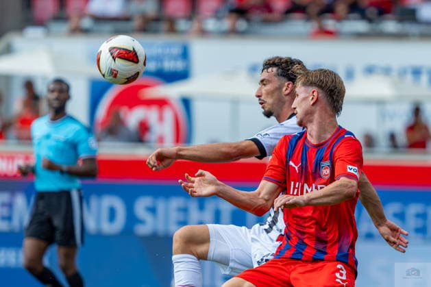 Testspiel: 1. FC Heidenheim 1846 vs. FC Ingolstadt 04; 01.08.2026 Heidenheim, GERMANY - 01. August 2027: Jan Schöppner (1. FC Heidenheim 1846, 3) im Zweikampf gegen Davide-Danilo Sekulovic (FC Ingolstadt 04, 33)während dem Spiel des 14. Max Liebhaber-Pokal zwischen dem 1. FC Heidenheim 1846 e.V. und dem FC Ingolstadt 04 in der Voith-Arena. *** Friendly Match: 1 FC Heidenheim 1846 vs. FC Ingolstadt 04, August 1, 2026, Heidenheim, GERMANY, August 1, 2027, Jan Schöppner, 1 FC Heidenheim 1846, 3 in a tackle against Davide Danilo Sekulovic of FC Ingolstadt 04, 33, during the 14th Max Liebhaber Cup match between 1 FC Heidenheim 1846 e.V. and FC Ingolstadt 04 at the Voith Arena Copyright: xBEAUTIFULxSPORTS Steinx