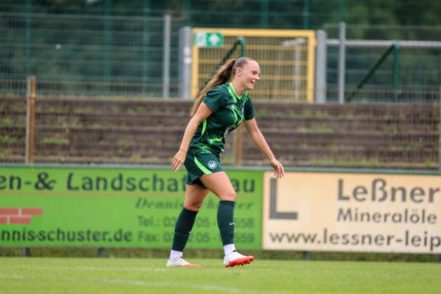 Markranstädt, Deutschland: 01.08.2026 - Testspiel - RB Leipzig Frauen vs. VfL Wolfsburg Frauen Im Bild: Torschützin Lou Bogaert (Wolfsburg) macht das Tor zum 3:0 für Wolfsburg und jubelt *** Markranstädt, Germany, August 1, 2026: Friendly match between RB Leipzig Women and VfL Wolfsburg Women. Pictured: Goal scorer Lou Bogaert of Wolfsburg scores the goal that makes it 3–0 for Wolfsburg and celebrates. Copyright: HMBxMedia MadeleinexFantini