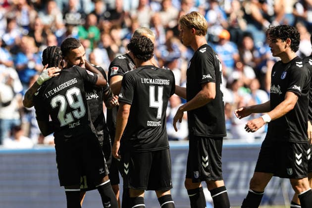 Torjubel - Torschütze Falko Michel (l.,1. FC Magdeburg,21) trifft zum 1-1 - 2. Fußball Bundesliga Saison 2026-2027 Testspiel Sommervorbereitung 1. FC Magdeburg vs West Ham United in der Avnet Arena in Magdeburg - Aktion,Fußball,Mann,Männer,Deutschland,01.08.2026 *** Goal celebration: Goal scorer Falko Michel (1), 1. FC Magdeburg (21), scores the 1-1 goal in the 2026-2027 Bundesliga season. Friendly match during summer preseason: 1. FC Magdeburg vs. West Ham United at the Avnet Arena in Magdeburg. Action, soccer, man,Men, Germany, August 1, 2026