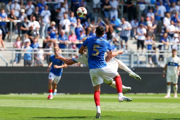 2026.08.01 Darmstadt, Testpiel SV Darmstadt 98 - FC Portsmouth v.l. Fynn-Luca Lakenmacher (SV Darmstadt 98) in action, with the ball *** August 1, 2026, Darmstadt, Friendly Match: SV Darmstadt 98 vs. FC Portsmouth; Fynn Luca Lakenmacher of SV Darmstadt 98 in action, with the ball Copyright: HMBxMedia JoaquimxFerreira