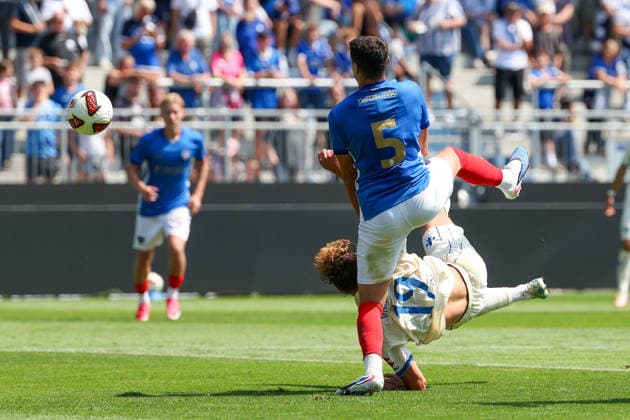 2026.08.01 Darmstadt, Testpiel SV Darmstadt 98 - FC Portsmouth v.l. Fynn-Luca Lakenmacher (SV Darmstadt 98) in action, with the ball *** August 1, 2026, Darmstadt, Friendly Match: SV Darmstadt 98 vs. FC Portsmouth; Fynn Luca Lakenmacher of SV Darmstadt 98 in action, with the ball Copyright: HMBxMedia JoaquimxFerreira