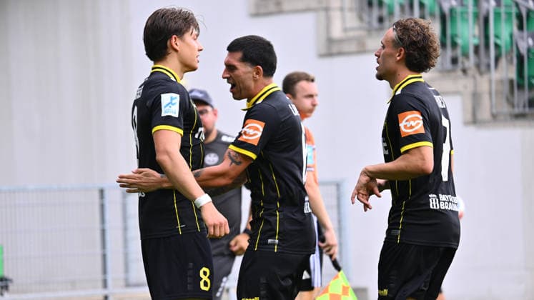01.08.2025 - Fussball - Saison 2025 2026 - Regionalliga Bayern - 02. Spieltag: SpVgg Greuther Fürth Fuerth II U23 ( Kleeblatt ) - SpVgg Bayreuth - - xwoxzix - Torjubel Jubel Freude nach Treffer Tor Torschuß zum 0:1 durch Patrick Scheder (8, SpVgg Bayreuth ) - *** August 1, 2025 Soccer Season 2025–2026 Bavarian Regional League Matchday 02 SpVgg Greuther Fürth Fürth II U23 Kleeblatt SpVgg Bayreuth xwoxzix Goal celebration Cheering Joy after a goal Goal Shot on goal to 0–1 by Patrick Scheder 8 , SpVgg Bayreuth