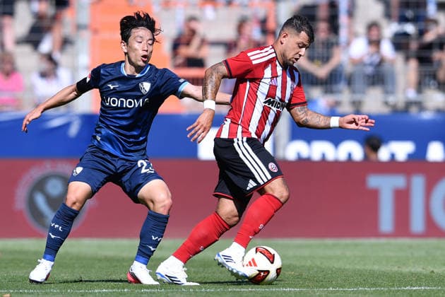 Fußball Testspiel VfL Bochum - Sheffield United am 01.08.2026 im Vonovia Ruhrstadion in Bochum Koji Miyoshi ( Bochum ), links - Gustavo Hamer ( Sheffield ), rechts *** Soccer Friendly Match: VfL Bochum vs. Sheffield United on August 1, 2026, at the Vonovia Ruhrstadion in Bochum. Koji Miyoshi (Bochum, left) and Gustavo Hamer (Sheffield, right) xRx