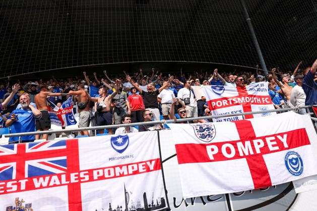 2026.08.01 Darmstadt, Testpiel SV Darmstadt 98 - FC Portsmouth v.l. FC Portsmouth Fans *** August 1, 2026, Darmstadt, Friendly Match: SV Darmstadt 98 vs. FC Portsmouth, FC Portsmouth Fans Copyright: HMBxMedia JoaquimxFerreira