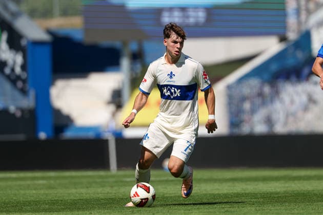 2026.08.01 Darmstadt, Testpiel SV Darmstadt 98 - FC Portsmouth v.l. Noah Raphael Weißhaupt (SV Darmstadt 98) in action, with the ball *** August 1, 2026, Darmstadt, Friendly Match: SV Darmstadt 98 vs. FC Portsmouth; Noah Raphael Weißhaupt of SV Darmstadt 98 in action, with the ball Copyright: HMBxMedia JoaquimxFerreira
