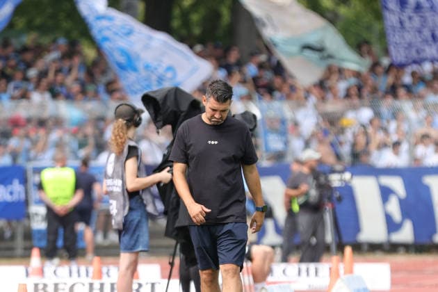 01.08.2026, Herren, Fussball, Saison 2026 2027, Regionalliga Bayern, 2. Spieltag: 1. FC Schweinfurt 1905 - TSV 1860 München Cheftrainer Alper Kayabunar (1860 München) Schweinfurt Riedel-Bau-Arena im Sachs-Stadio Bayern Unterfranken Deutschland *** August 1, 2026, Men s Soccer, 2026–2027 Season, Bavarian Regional League, Matchday 2: 1 FC Schweinfurt 1905 vs. TSV 1860 Munich; Head Coach: Alper Kayabunar; 1860 Munich; Schweinfurt; Riedel Bau Arena at Sachs Stadio; Bavaria; Lower Franconia; Germany