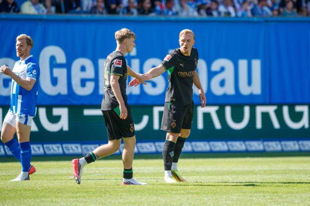 Torjubel 0:3 - rechts Torschütze Isac Lidberg (Gladbach) klatscht mit Edin Biber ab; GER, FC Hansa Rostock vs. Borussia Mönchengladbach, Fußball, Männer, Testspiel, Spielzeit 2026 2027, 01.08.2026 Rostock Ostseestadion Mecklenburg - Vorpommern Deutschland *** Goal celebration 0-3 (right) Goal scorer Isac Lidberg of Gladbach high-fives Edin Biber GER, FC Hansa Rostock vs. Borussia Mönchengladbach, Soccer, Men, Friendly, 2026–2027 season, August 1, 2026, Rostock Ostseestadion, Mecklenburg-Western Pomerania, Germany