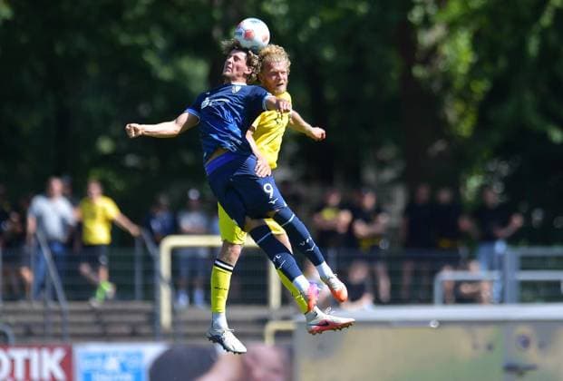 VfL Bochum U21, U 21 - Borussia Dortmund U23 ** NUR FÜR REDAKTIONELLE ZWECKE ** EDITORIAL USE ONLY **<p>Fußball Regionalliga West 1. SPIELTAG: VfL Bochum U21 - Borussia Dortmund U23 am 01.08.2026 in der Mondpalast-Arena in Herne Luis Pick ( VfL Bochum U21 ), links - Jesper Verlaat ( Borussia Dortmund U23 ), rechts Deutschland Nordrhein Westfalen Herne Copyright: ThorstenxTillmann *** VfL Bochum U21 vs. Borussia Dortmund U23 ** FOR EDITORIAL USE ONLY ** EDITORIAL USE ONLY ** p Soccer Regionalliga West, Matchday 1: VfL Bochum U21 vs. Borussia Dortmund U23 on August 1, 2026, at the Mondpalast Arena in Herne. Luis Pick (VfL Bochum U21), on the left: Jesper Verlaat, Borussia Dortmund U23; on the right: Herne, North Rhine-Westphalia, Germany. Copyright ThorstenxTillmann Copyright: ThorstenxTillmann doc86yz5mlpvzcum8k9ei4 ,EDITORIAL USE ONLY