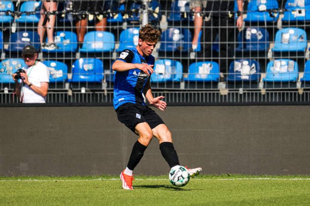 01.08.2026, xhettx, Fussball Testspiel, SV Waldhof Mannheim - Eintracht Frankfurt v.l. Moritz Polte (SV Waldhof Mannheim, 3) passt den Ball (DFL DFB REGULATIONS PROHIBIT ANY USE OF PHOTOGRAPHS as IMAGE SEQUENCES and or QUASI-VIDEO) *** August 1, 2026, xhettx, Soccer Friendly Match, SV Waldhof Mannheim vs. Eintracht Frankfurt; from left: Moritz Polte, SV Waldhof Mannheim; 3 passes the ball. DFL and DFB regulations prohibit any use of photographs as image sequences and or quasi-video.