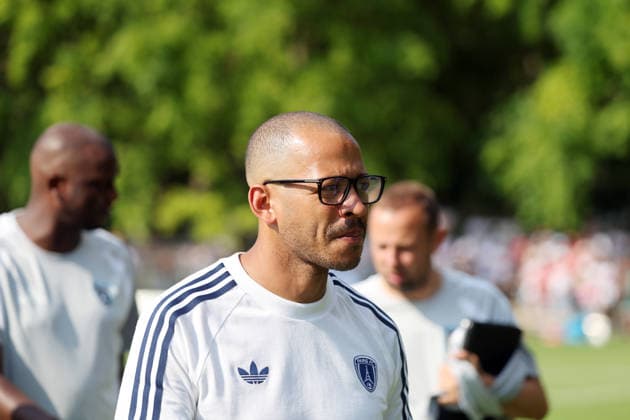 01.08.26 VfB Stuttgart - Paris FC Deutschland, Stuttgart, 01.08.2026, Fussball, Bundesliga, Saison 2026 2027, Testspiel, VfB Stuttgart - Paris FC: Liam Rosenior (Trainer Paris FC). *** August 1, 2026 VfB Stuttgart vs. Paris FC Germany, Stuttgart, August 1, 2026, Soccer, Bundesliga, 2026–2027 Season, Friendly Match, VfB Stuttgart vs. Paris FC Liam Rosenior, Head Coach of Paris FC