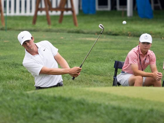 DETROIT, MI - AUGUST 01: Davis Thompson (USA) chips onto the green during the third round of the Rocket Classic at Detroit Golf Club on August 01, 2026, in Detroit, Michigan. (Photo by Joseph Weiser Icon Sportswire) GOLF: AUG 01 PGA, Golf Herren Rocket Classic EDITORIAL USE ONLY Icon2608010043