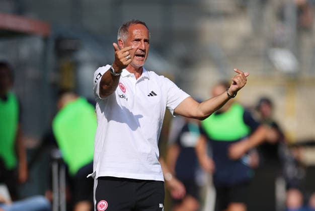 01.08.2026, Fussball Testspiel, SV Waldhof Mannheim - Eintracht Frankfurt, emspor, bespor, sespor, v.l., Trainer Adi Hütter (Eintracht Frankfurt) gibt Anweisungen, gestikuliert, mit den Armen gestikulieren, gives instructions, gesticulate DFL DFB REGULATIONS PROHIBIT ANY USE OF PHOTOGRAPHS AS IMAGE SEQUENCES AND OR QUASI-VIDEO. xdcx *** August 1, 2026, Soccer Friendly Match, SV Waldhof Mannheim vs. Eintracht Frankfurt, emspor, bespor, sespor, v l, Coach Adi Hütter of Eintracht Frankfurt gives instructions, gesticulates, gestures with his arms, gives instructions, gesticulates. DFL and DFB regulations prohibit any use of photographs as image sequences and or quasi-video. xdcx Copyright: HMBxMedia Claus
