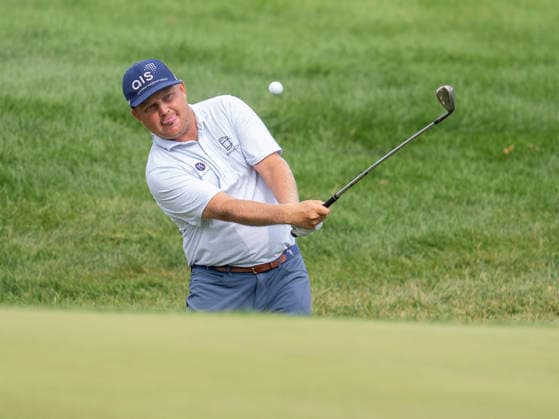 DETROIT, MI - AUGUST 01: Zak Blair chips the ball onto the green during the third round of the Rocket Classic at Detroit Golf Club on August 01, 2026, in Detroit, Michigan. (Photo by Joseph Weiser Icon Sportswire) GOLF: AUG 01 PGA, Golf Herren Rocket Classic EDITORIAL USE ONLY Icon2608010133