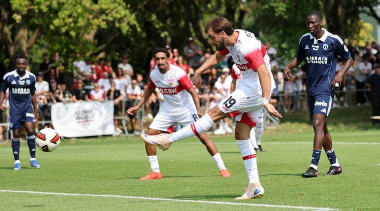 2026.08.01, Deutschland, Stuttgart, Fußball VfB Stuttgart vs. Paris FC, Jovan Milosevic (VfB, vorn) *** August 1, 2026, Germany, Stuttgart, Soccer: VfB Stuttgart vs. Paris FC, Jovan Milosevic (VfB), in the foreground