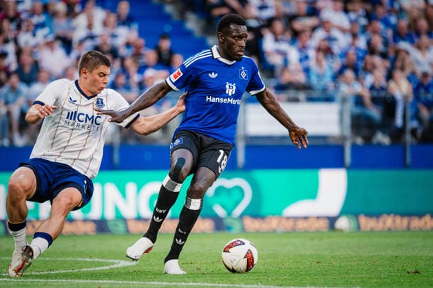 Testspiel: Hamburger SV vs. FC Everton, 01.08.2026 Bakery Jatta (Hamburger SV, 18) gegen Vitaliy Mykolenko (Everton FC, 16); Fußball, Testspiel: Hamburger SV vs. FC Everton am 01.08.2026 im Volksparkstadion, Hamburg DFL REGULATIONS PROHIBIT ANY USE OF PHOTOGRAPHS AS IMAGE SEQUENCES AND OR QUASI-VIDEO. *** Friendly Match: Hamburger SV vs. Everton FC, August 1, 2026; Bakery Jatta (Hamburger SV), 18, vs. Vitaliy Mykolenko (Everton FC), 16; Soccer; Friendly Match: Hamburger SV vs. Everton FC on August 1, 2026, at the Volksparkstadion, Hamburg DFL regulations prohibit any use of photographs as image sequences and or quasi-video Copyright: xBEAUTIFULxSPORTS Tonhäuserx