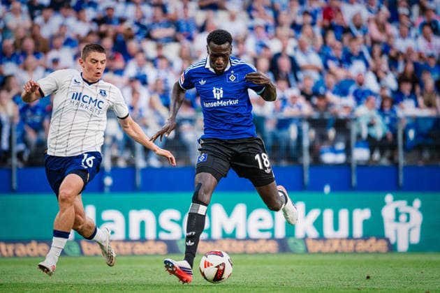 Testspiel: Hamburger SV vs. FC Everton, 01.08.2026 Bakery Jatta (Hamburger SV, 18) gegen Vitaliy Mykolenko (Everton FC, 16); Fußball, Testspiel: Hamburger SV vs. FC Everton am 01.08.2026 im Volksparkstadion, Hamburg DFL REGULATIONS PROHIBIT ANY USE OF PHOTOGRAPHS AS IMAGE SEQUENCES AND OR QUASI-VIDEO. *** Friendly Match: Hamburger SV vs. Everton FC, August 1, 2026; Bakery Jatta (Hamburger SV), 18, vs. Vitaliy Mykolenko (Everton FC), 16; Soccer; Friendly Match: Hamburger SV vs. Everton FC on August 1, 2026, at the Volksparkstadion, Hamburg DFL regulations prohibit any use of photographs as image sequences and or quasi-video Copyright: xBEAUTIFULxSPORTS Tonhäuserx