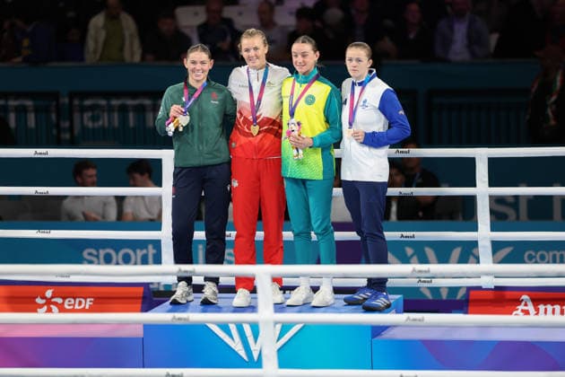 August 1, 2026, Glasgow, Scotland, Great Britain: SACHA HICKEY of England celebrates with her gold medal in the Women s Welterweight 65kg Medal Ceremony of the Commonwealth Games Glasgow 2026 at the SEC Hall 5 in Glasgow, Scotland. Commowealth Games 2026: Boxing  - ZUMAc179 20260801_zep_c179_082 Copyright: xMickaelxChavetx