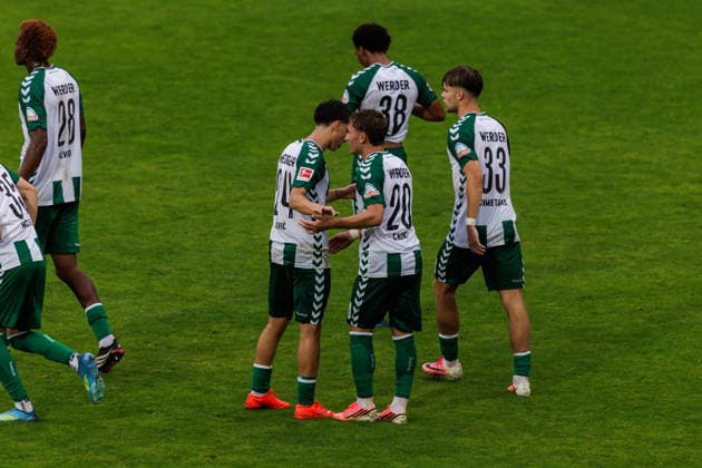 01.08.2026, GER, Testspiel, Saison 2026 2027), FC Energie Cottbus - SV Werder Bremen. Chuki (SV Werder Bremen 20) und Patrice ÄaoviÄ‡ Patrice Covic (SV Werder Bremen 24) jubeln Cottbus Stadion der Freundschaft Brandenburg Deutschland *** August 1, 2026, GER, Friendly Match, 2026–2027 Season, FC Energie Cottbus vs. SV Werder Bremen; Chuki (SV Werder Bremen, No. 20) and Patrice ÄaoviÄ‡ (Patrice Covic, SV Werder Bremen, No. 24) celebrate at Cottbus’s Stadion der Freundschaft in Brandenburg, Germany Copyright: xnordphotoxGmbHx xTrienitzx