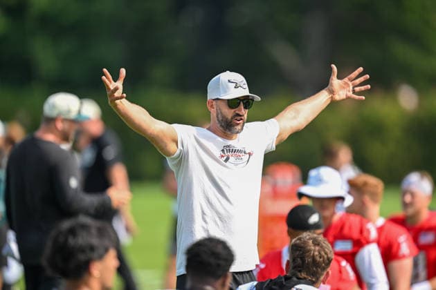 PHILADELPHIA, PA - AUGUST 01: Philadelphia Eagles head coach Nick Sirianni reacts during the Philadelphia Eagles training camp on August 1st, 2026 at Jefferson Health Training Complex in Philadelphia, PA. (Photo by Terence Lewis Icon Sportswire) NFL, American Football Herren, USA AUG 01 Eagles Training Camp EDITORIAL USE ONLY Icon260801006