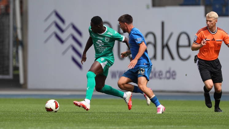 Eintracht vs. RAAL La Louviere, Testspiel Braunschweig, 01.08.2026, Fußball, Herren, Saison 2026 2027, Testspiel, Eintracht Braunschweig vs. RAAL La Louviere: Isnaila Coulibaly (La Louviere), Samuele di Benedetto (Eintracht Braunschweig) Deutschland *** Eintracht vs. RAAL La Louvière, Friendly Match in Braunschweig, August 1, 2026, Soccer, Men s, 2026–2027 season, Friendly Match, Eintracht Braunschweig vs. RAAL La Louvière, Isnaila Coulibaly (La Louvière), Samuele di Benedetto (Eintracht Braunschweig), Germany