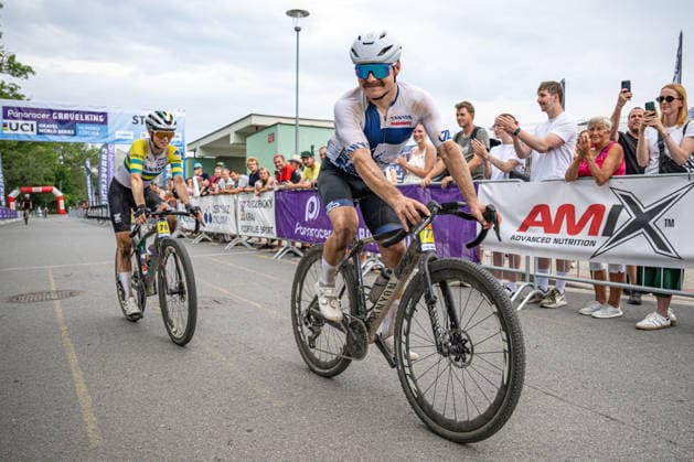 Australian cyclist Tiffany Cromwell (left) and Finnish Formula 1 driver Valtteri Bottas at the finish line of the World Cycling Series race in the gravel discipline, Hlinsko, Chrudim district, Pardubice Region, August 1st, 2026. They are a couple. (CTKxPhoto DavidxTanecek) CTKPhotoP2026080103715  CTKPhotoP2026080103715