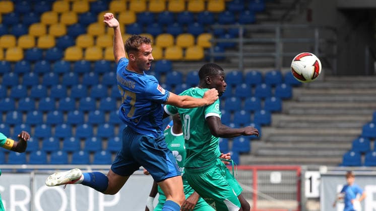 Eintracht vs. RAAL La Louviere, Testspiel Braunschweig, 01.08.2026, Fußball, Herren, Saison 2026 2027, Testspiel, Eintracht Braunschweig vs. RAAL La Louviere: Jan Urbich (Eintracht Braunschweig), Mama Wade (La Louviere) Deutschland *** Eintracht vs. RAAL La Louvière, Friendly Match in Braunschweig, August 1, 2026, Soccer, Men s, 2026–2027 season, Friendly match, Eintracht Braunschweig vs. RAAL La Louvière, Jan Urbich, Eintracht Braunschweig, Mama Wade, La Louvière, Germany