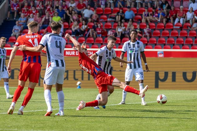 Tor 3:1 Patrick Mainka (1.FC Heidenheim, 06) trifft im Graetschen daneben Maximilian Breunig (1.FC Heidenheim, 14) Elias Decker (FC Ingolstadt 04, 04) Markus Ponath (FC Ingolstadt 04, 01) ohne Chance, GER, 1. FC Heidenheim vs. FC Ingolstadt, Fußball, Max-Liebhaber-Pokal, 2026 2027, 01.08.2026, DFL DFB REGULATIONS PROHIBIT ANY USE OF PHOTOGRAPHS AS IMAGE SEQUENCES AND OR QUASI-VIDEO, GER, 1. FC Heidenheim vs. FC Ingolstadt, Fußball, Max-Liebhaber-Pokal, 2026 2027, 01.08.2026 Heidenheim *** Goal 3 1 Patrick Mainka 1 FC Heidenheim, 06 misses with a scissors kick Maximilian Breunig 1 FC Heidenheim, 14 Elias Decker FC Ingolstadt 04, 04 Markus Ponath, FC Ingolstadt 04, 01, no chance, GER, 1 FC Heidenheim vs. FC Ingolstadt, soccer, Max Liebhaber Cup, 2026–2027, August 1, 2026, DFL and DFB regulations prohibit any use of photographs as image sequences and or quasi-video, GER, 1 FC Heidenheim vs. FC Ingolstadt, soccer, Max Liebhaber Cup, 2026–2027, August 1, 2026, Heidenheim Copyright: xEibner-Pressefoto JanixPlessx EP_JPL
