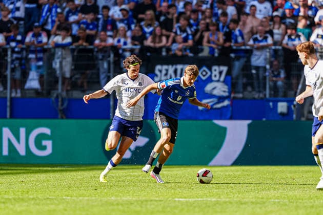Merlin Röhl (FC Everton, 34), Louis Lemke (Hamburger SV, 37) GER, Hamburger SV vs. FC Everton, Fußball, Testspiel, Saison 2026 2027, 01.08.2026 GER, Hamburger SV vs. FC Everton, Fußball, Testspiel, Saison 2026 2027, 01.08.2026 Hamburg *** Merlin Röhl, Everton FC, 34; Louis Lemke, Hamburger SV, 37 (GER); Hamburger SV vs. Everton FC, soccer, friendly match, 2026–2027 season, August 1, 2026, GER, Hamburger SV vs. Everton FC, soccer, friendly match, 2026–2027 season, August 1, 2026, Hamburg Copyright: xEibner-Pressefoto MarcelxvonxFehrnx EP_MFN