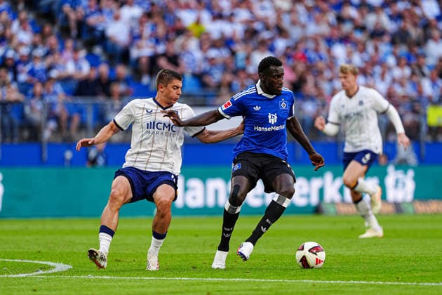 James Tarkowski (FC Everton, 06), Bakery Jatta (Hamburger SV, 18) GER, Hamburger SV vs. FC Everton, Fußball, Testspiel, Saison 2026 2027, 01.08.2026 GER, Hamburger SV vs. FC Everton, Fußball, Testspiel, Saison 2026 2027, 01.08.2026 Hamburg *** James Tarkowski, Everton FC, 06; Bakery Jatta, Hamburger SV, 18 GER; Hamburger SV vs. Everton FC, soccer, friendly match, 2026–2027 season, August 1, 2026 GER, Hamburger SV vs. FC Everton, Soccer, Friendly Match, 2026–2027 Season, August 1, 2026 Hamburg Copyright: xEibner-Pressefoto MarcelxvonxFehrnx EP_MFN