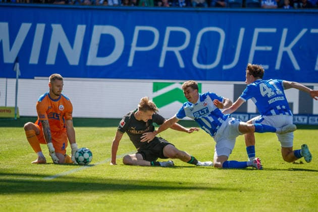 v.l. Torwart Luca Unbehaun (Rostock), Lukas Ullrich (Gladbach) , Florian Bohnert (Rostock) und Yannick Michaelis (Rostock) ; GER, FC Hansa Rostock vs. Borussia Mönchengladbach, Fußball, Männer, Testspiel, Spielzeit 2026 2027, 01.08.2026 Rostock Ostseestadion Mecklenburg - Vorpommern Deutschland *** From left: Goalkeeper Luca Unbehaun (Rostock), Lukas Ullrich (Gladbach), Florian Bohnert (Rostock), and Yannick Michaelis (Rostock) GER; FC Hansa Rostock vs. Borussia Mönchengladbach; Soccer; Men; Friendly; 2026–2027 Season, August 1, 2026, Rostock Ostseestadion, Mecklenburg-Western Pomerania, Germany