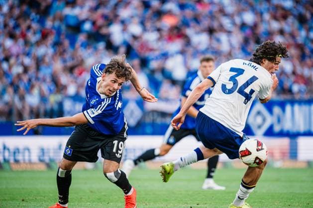Testspiel: Hamburger SV vs. FC Everton, 01.08.2026 Otto Emerson Stange (Hamburger SV, 19) gegen Merlin Röhl (Everton FC, 34); Fußball, Testspiel: Hamburger SV vs. FC Everton am 01.08.2026 im Volksparkstadion, Hamburg DFL REGULATIONS PROHIBIT ANY USE OF PHOTOGRAPHS AS IMAGE SEQUENCES AND OR QUASI-VIDEO. *** Friendly Match: Hamburger SV vs. Everton FC, August 1, 2026; Otto Emerson Stange (Hamburger SV), 19, vs. Merlin Röhl (Everton FC), 34 Soccer, Friendly Match: Hamburger SV vs. Everton FC on August 1, 2026, at the Volksparkstadion, Hamburg. DFL regulations prohibit any use of photographs as image sequences and or quasi-video. Copyright: xBEAUTIFULxSPORTS Tonhäuserx