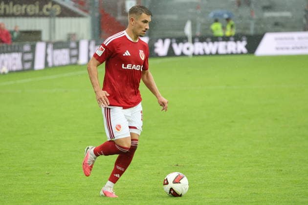 17 Julian Guttau (Energie Cottbus) Fussball Testspiel 2026 2027 FC Energie Cottbus - SV Werder Bremen *** 17 Julian Guttau Energie Cottbus Soccer Friendly Match 2026 2027 FC Energie Cottbus SV Werder Bremen