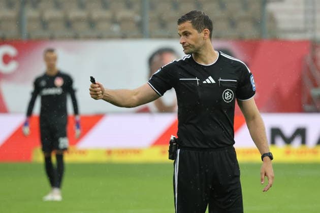 Schiedsrichter Dr. Max Burda Fussball Testspiel 2026 2027 FC Energie Cottbus - SV Werder Bremen *** Referee Dr. Max Burda, Soccer Friendly Match 2026–2027: FC Energie Cottbus vs. SV Werder Bremen