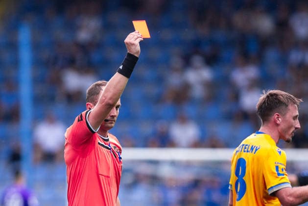 LIBEREC - TEPLICE Referee Marek Raina show red card to Petr Hodous during the 2nd round of Chance liga football match between FC Slovan Liberec and FK Teplice. Stadion U Nisy, Liberec, Czechia, August 01, 2026. Photo by Branislav Racko Copyright: xx 080A3123