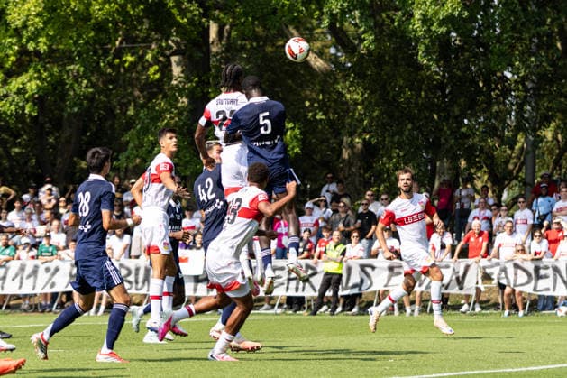 Deutschland: VfB Stuttgart vs Paris FC, Testspiel, Saison 2026 27, (Stuttgart): Dan Axel Zagadou, (VfB Stuttgart, 23) Kopfball zum 2:0 Tor Stuttgart Trainingsgelände VfB Stuttgart Baden Württemberg Deutschland *** Germany: VfB Stuttgart vs. Paris FC, Friendly Match, 2026–27 Season, Stuttgart; Dan Axel Zagadou, VfB Stuttgart, 23, scores the 2–0 goal with a header; VfB Stuttgart Training Facility, Baden-Württemberg, Germany Copyright: xBenedictxChristx