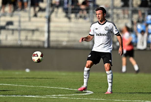 01.08.2026, xfux, Fussball Testspiel, SV Waldhof Mannheim - Eintracht Frankfurt, v.l. Mario Götze Goetze (Eintracht Frankfurt) (DFL DFB REGULATIONS PROHIBIT ANY USE OF PHOTOGRAPHS as IMAGE SEQUENCES and or QUASI-VIDEO) Mannheim *** August 1, 2026, xfux, soccer friendly match, SV Waldhof Mannheim vs. Eintracht Frankfurt, from left: Mario Götze, Eintracht Frankfurt. DFL and DFB regulations prohibit any use of photographs as image sequences and or quasi-video. Mannheim