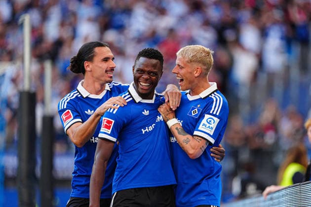 Torjubel Rayan Philippe (Hamburger SV, 14), Patson Daka (Hamburger SV, 27) und Albert Gronbaek (Hamburger SV, 11) nach Tor zum 1:1 Patson Daka (Hamburger SV, 27) GER, Hamburger SV vs. FC Everton, Fußball, Testspiel, Saison 2026 2027, 01.08.2026 GER, Hamburger SV vs. FC Everton, Fußball, Testspiel, Saison 2026 2027, 01.08.2026 Hamburg *** Goal celebration by Rayan Philippe of Hamburger SV, 14, Patson Daka, Hamburger SV, 27, and Albert Gronbaek, Hamburger SV, 11, after the goal that tied the score at 1–1; Patson Daka, Hamburger SV, 27 (GER), Hamburger SV vs. FC Everton, soccer, friendly match, 2026–2027 season, August 1, 2026, GER, Hamburger SV vs. Everton FC, soccer, friendly match, 2026–2027 season, August 1, 2026, Hamburg Copyright: xEibner-Pressefoto MarcelxvonxFehrnx EP_MFN