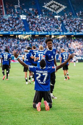 Testspiel: Hamburger SV vs. FC Everton, 01.08.2026 Patson Daka (Hamburger SV, 27) trifft zum 1:1, TOR, JUBEl; Fußball, Testspiel: Hamburger SV vs. FC Everton am 01.08.2026 im Volksparkstadion, Hamburg DFL REGULATIONS PROHIBIT ANY USE OF PHOTOGRAPHS AS IMAGE SEQUENCES AND OR QUASI-VIDEO. *** Friendly Match: Hamburger SV vs. Everton FC, August 1, 2026—Patson Daka (Hamburger SV, 27) scores the 1-1 goal, GOAL, CELEBRATION Soccer, Friendly Match: Hamburger SV vs. Everton FC on August 1, 2026, at Volksparkstadion, Hamburg. DFL regulations prohibit any use of photographs as image sequences and or quasi-video. Copyright: xBEAUTIFULxSPORTS Tonhäuserx