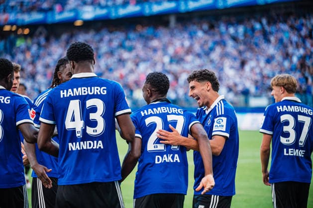 Testspiel: Hamburger SV vs. FC Everton, 01.08.2026 Patson Daka (Hamburger SV, 27) trifft zum 1:1, TOR, JUBEl, hier Martin Adeline (Hamburger SV, 5); Fußball, Testspiel: Hamburger SV vs. FC Everton am 01.08.2026 im Volksparkstadion, Hamburg DFL REGULATIONS PROHIBIT ANY USE OF PHOTOGRAPHS AS IMAGE SEQUENCES AND OR QUASI-VIDEO. *** Friendly Match: Hamburger SV vs. FC Everton, August 1, 2026—Patson Daka (Hamburger SV, 27) scores to make it 1–1, GOAL, CELEBRATION, here Martin Adeline of Hamburger SV, 5 soccer, Friendly Match: Hamburger SV vs. Everton FC on August 1, 2026, at the Volksparkstadion, Hamburg. DFL regulations prohibit any use of photographs as image sequences and or quasi-video. Copyright: xBEAUTIFULxSPORTS Tonhäuserx