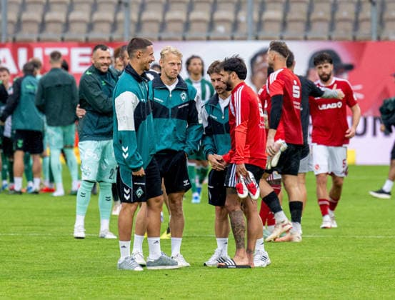 Fußball, Herren, Testspiel, Saison 2026 2027, FC Energie Cottbus - SV Werder Bremen, v.l. Marco Friedl (Werder Bremen), Marco Grüll (Werder Bremen), Romano Schmid (Werder Bremen), Leonardo Bittencourt (Energie Cottbus), 01.08. 2026, *** Soccer, Men s, Friendly Match, 2026–2027 Season, FC Energie Cottbus vs. SV Werder Bremen, from left: Marco Friedl (Werder Bremen), Marco Grüll (Werder Bremen), Romano Schmid (Werder Bremen), Leonardo Bittencourt (Energie Cottbus), August 1, 2026, Copyright: xSebastianxRäppold MatthiasxKochx