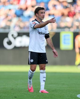 01.08.2026, Fussball Testspiel, SV Waldhof Mannheim - Eintracht Frankfurt, emspor, bespor, sespor, v.l., Mario Götze (Eintracht Frankfurt) gibt Anweisungen, gestikuliert, mit den Armen gestikulieren, gives instructions, gesticulate DFL DFB REGULATIONS PROHIBIT ANY USE OF PHOTOGRAPHS AS IMAGE SEQUENCES AND OR QUASI-VIDEO. xdcx *** August 1, 2026, Soccer Friendly Match, SV Waldhof Mannheim vs. Eintracht Frankfurt, emspor, bespor, sespor, v l , Mario Götze of Eintracht Frankfurt gives instructions, gesticulates, gestures with his arms, gives instructions, gesticulates. DFL and DFB regulations prohibit any use of photographs as image sequences and or quasi-video. xdcx Copyright: HMBxMedia Claus