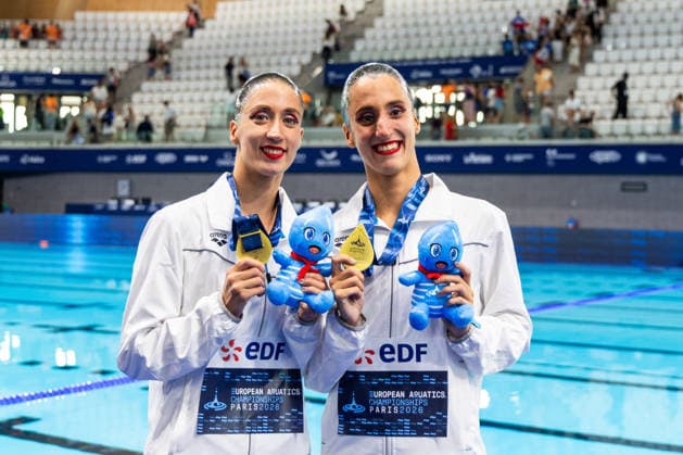 SWIMMING - EAC 2026 PARIS,FRANCE,01.AUG.26 - SWIMMING - European Aquatics Championships Paris 2026, artistic swimming, duet free. Image shows Anna Maria and Eirini Alexandri (GRE). Keywords: aeard ceremony, medal.  GEPAxpictures xPhilippxBrem