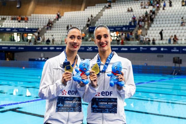 SWIMMING - EAC 2026 PARIS,FRANCE,01.AUG.26 - SWIMMING - European Aquatics Championships Paris 2026, artistic swimming, duet free. Image shows Anna Maria and Eirini Alexandri (GRE). Keywords: aeard ceremony, medal.  GEPAxpictures xPhilippxBrem