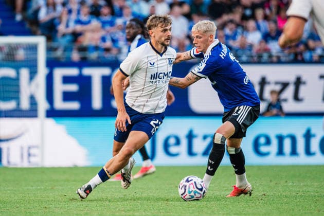 Testspiel: Hamburger SV vs. FC Everton, 01.08.2026 Albert Gronbaek (Hamburger SV, 11) gegen Kiernan Dewsbury-Hall (Everton FC, 22); Fußball, Testspiel: Hamburger SV vs. FC Everton am 01.08.2026 im Volksparkstadion, Hamburg DFL REGULATIONS PROHIBIT ANY USE OF PHOTOGRAPHS AS IMAGE SEQUENCES AND OR QUASI-VIDEO. *** Friendly Match: Hamburger SV vs. Everton FC, August 1, 2026; Albert Gronbaek (Hamburger SV), 11, vs. Kiernan Dewsbury Hall (Everton FC), 22 Soccer, Friendly Match: Hamburger SV vs. Everton FC on August 1, 2026, at the Volksparkstadion, Hamburg. DFL regulations prohibit any use of photographs as image sequences and or quasi-video. Copyright: xBEAUTIFULxSPORTS Tonhäuserx