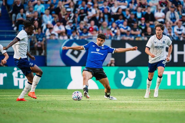 Testspiel: Hamburger SV vs. FC Everton, 01.08.2026 Martin Adeline (Hamburger SV, 5) ; Fußball, Testspiel: Hamburger SV vs. FC Everton am 01.08.2026 im Volksparkstadion, Hamburg DFL REGULATIONS PROHIBIT ANY USE OF PHOTOGRAPHS AS IMAGE SEQUENCES AND OR QUASI-VIDEO. *** Friendly Match: Hamburger SV vs. Everton FC, August 1, 2026; Martin Adeline, Hamburger SV; 5 Soccer; Friendly Match: Hamburger SV vs. Everton FC on August 1, 2026, at the Volksparkstadion, Hamburg DFL regulations prohibit any use of photographs as image sequences and or quasi-video Copyright: xBEAUTIFULxSPORTS Tonhäuserx