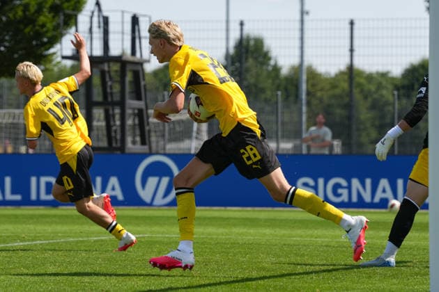 Samstag, 01.08.2026 Saison 2026 2027 1. Runde DFB Pokal der Junioren im BVB Fußballpark Hohenbuschei, Dortmund, Germany. BV Borussia Dortmund U19 - Holstein Kiel U19. Torjubel nach dem 2:4 durch Bjarki Hrafn Gardarsson (BVB). *** Saturday, August 1, 2026, 2026–2027 Season, 1st Round of the DFB Junior Cup at BVB Fußballpark Hohenbuschei, Dortmund, Germany BV Borussia Dortmund U19 vs. Holstein Kiel U19 Celebration after the 2–4 goal by Bjarki Hrafn Gardarsson (BVB)